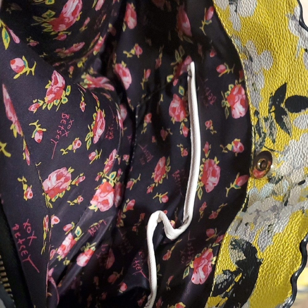 Betsey Johnson White Large Tote Bag with Gold Accents - Picture 14 of 14